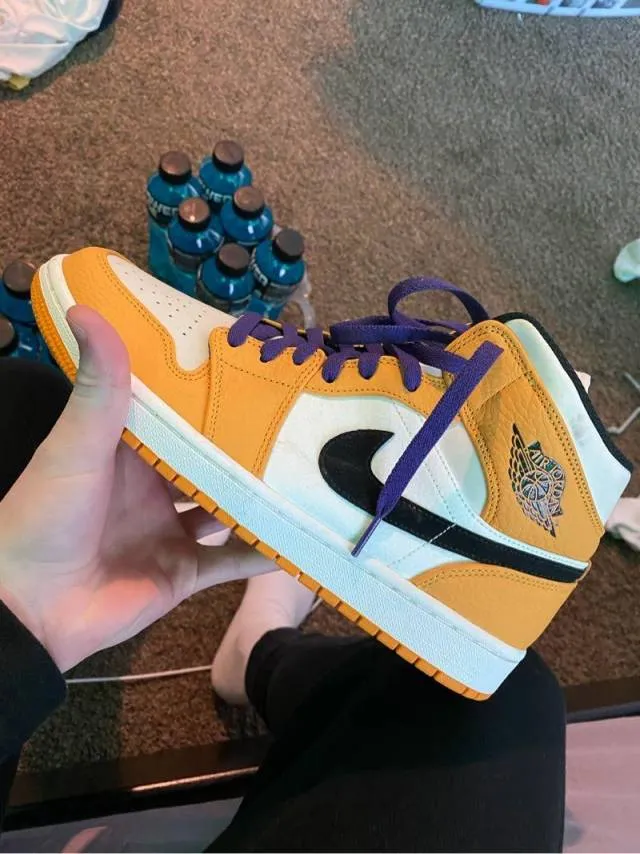 Air Jordan 1 Mid Laker